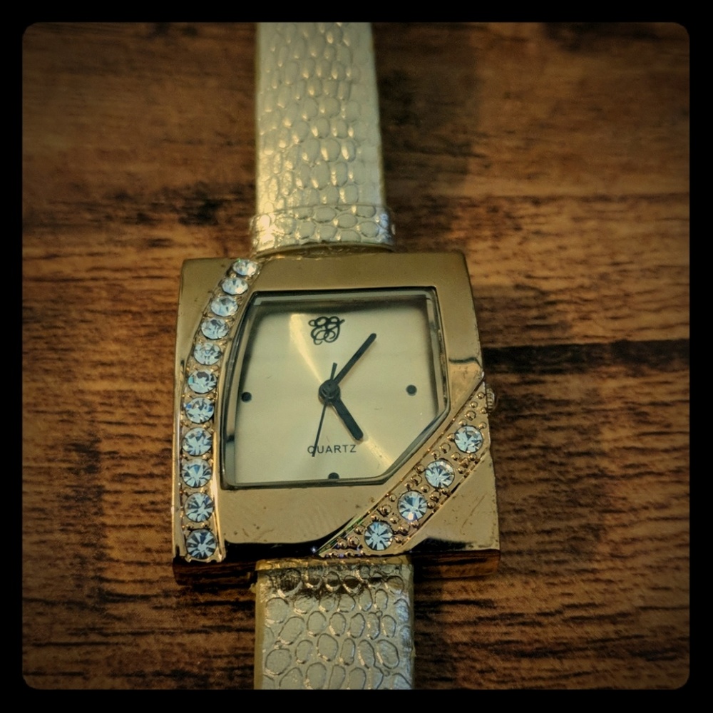 Gold ladies fashion watch